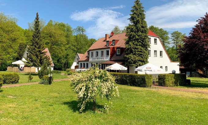 Neustrelitz Hotel | Landhotel Cafe Prälank