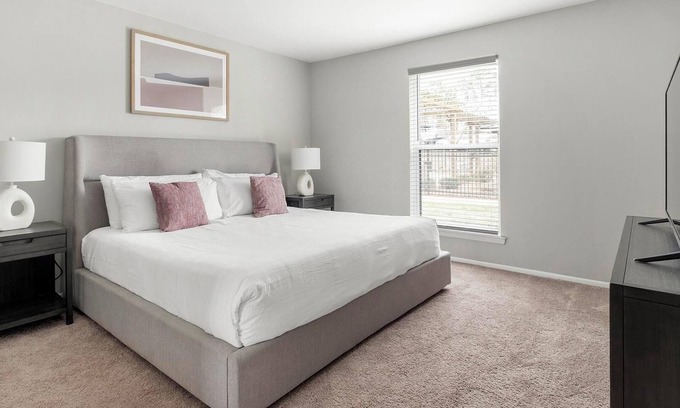 Homewood Apartment | Landing | Amazing 1BD, Clubhouse, Gym