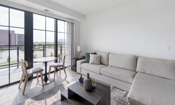 Schaumburg Apartment | Landing | Amazing 1BD, Pool, Gym