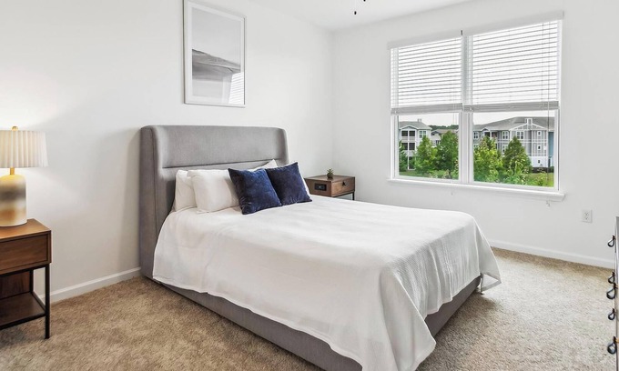 Eden Apartment | Landing | Amazing 1BD, Yoga Studio, Clubhouse