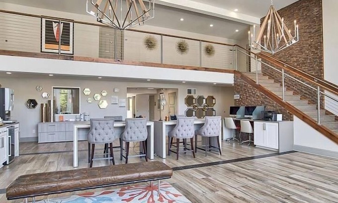 Homewood Apartment | Landing at Brookwood - 3 Bedrooms in Downtown Homewood