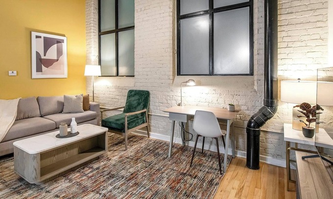 Petersburg Apartment | Landing at Perry Street Lofts - 1 Bedroom in Pe.