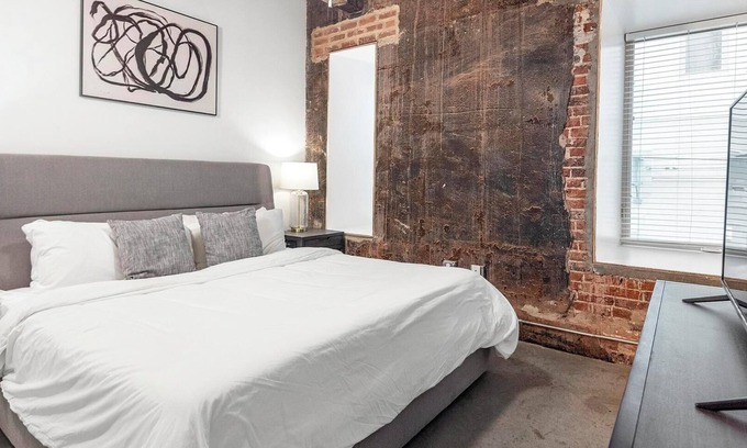 Downtown Memphis Apartment | Landing | Beautiful 2BD, Gym, Courtyard