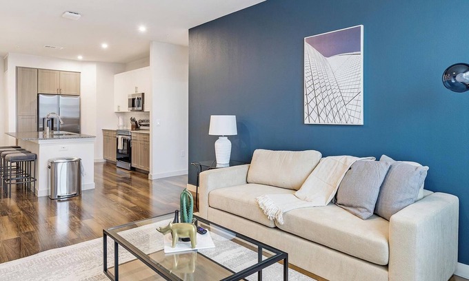 Fate Apartment | Landing | Chic 2BD, Gym, Pool