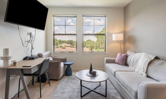 Richmond Apartment | Landing | Incredible 2BD, Gym
