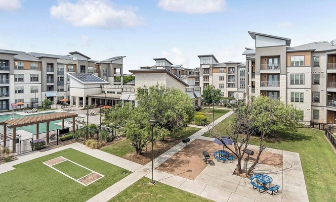 Wetmore Apartment | Landing | Modern 2BD, Clubhouse, Courtyard