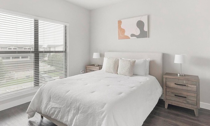 Katy Apartment | Landing | Stunning 1BD, Gym, Courtyard