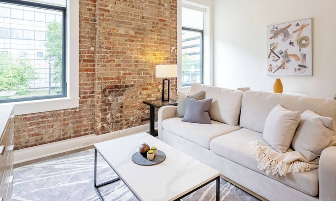 Berryessa Apartment | Landing | Stunning 1BD in Five Points South
