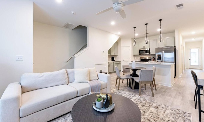 Wilmington Apartment | Landing | Stunning 3BD, Yoga Studio, Gym