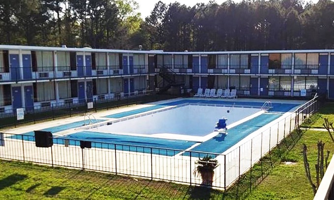 New Llano Hotel | Landmark Hotel