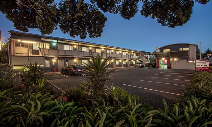 New Plymouth Hotel | Landmark Manor Motel