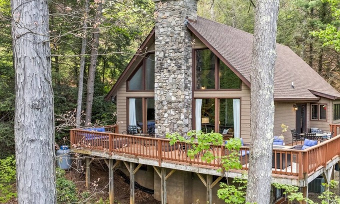 Waynesville Cabin | Lanfyne Ayr/Views/Gameroom