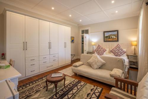 Grahamstown House | Lanherne Guest House Bed & Breakfast