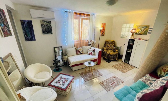 Risan Apartment | Laniakea small apartment in shared house