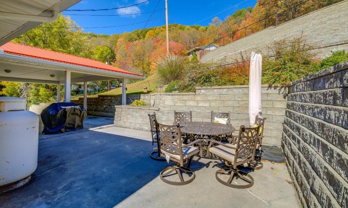 Norton House | Laptop-Friendly Appalachian Mountain Retreat!