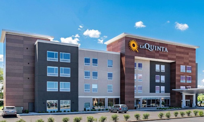 South Bend Hotel | LaQuinta Suites by Wyndham South Bend Notre Dame Area