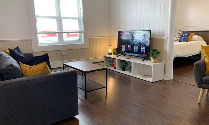 Moose Jaw Apartment | Large 1-bedroom Condo l Downtown l WiFi & Smart TV