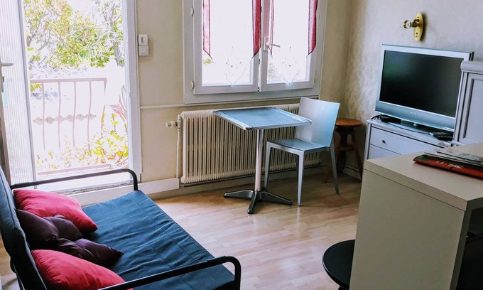 Estanove House | Large 2-bedroom apartment in a detached villa in a quiet neighbourhood