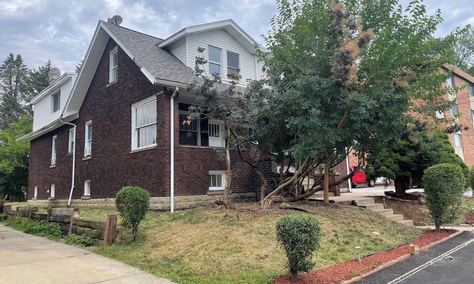 McKnight Apartment | Large 2-bedroom apartment/1 Bath in nice Pittsburgh with AC