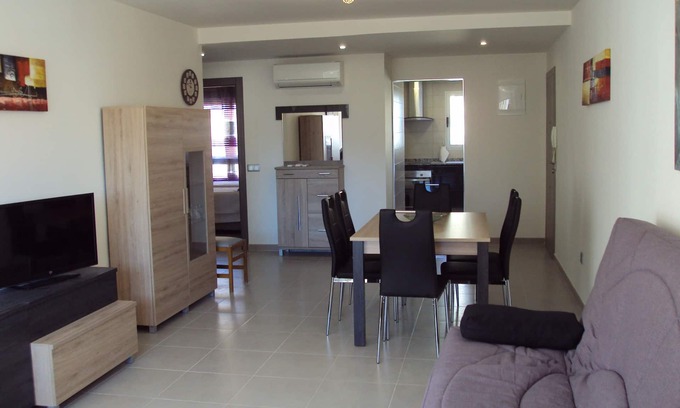 Benidorm Apartment | Large 2 bedroom apartment with private patio sleeping 6 people