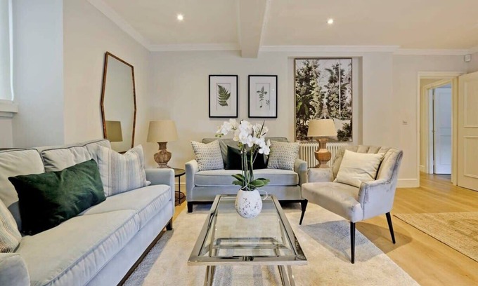 Campden Apartment | Large 2 Bedroom Kensington Garden Flat