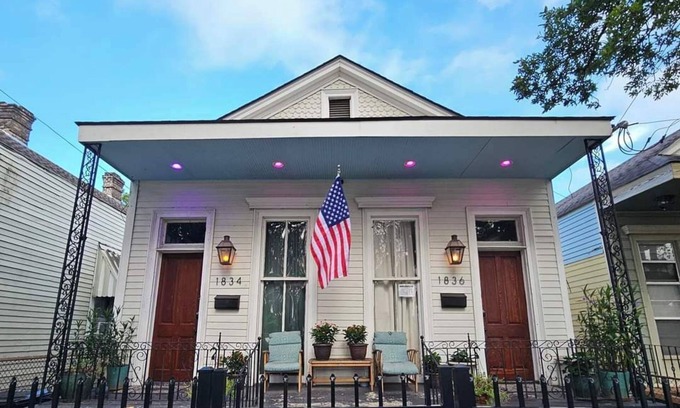 Seventh Ward Condo | Large 2 BR shotgun style home less than a mile from the French Quarter.