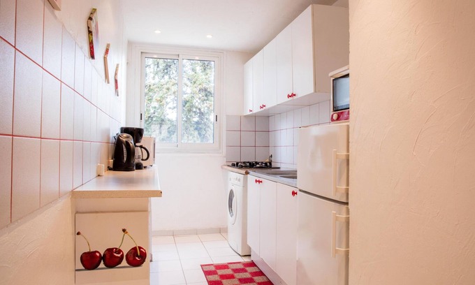 Cagnes-sur-Mer Apartment | Large 2 P, fully equipped, quiet, sunny, through, near the sea