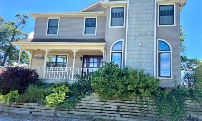 Rochester House | Large 2 Story Lake Home
