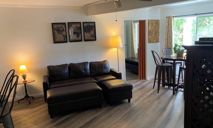 Rossmoyne House | Large 2BR/1.5BA Family Suite In The LA Foothills