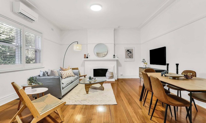 Hawthorn East Apartment | Large 3 Bed Art Deco Apartment in Camberwell