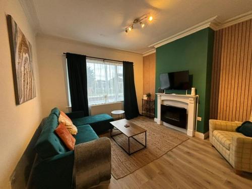 Awsworth House | Large 3 Bed House - Awsworth - J26 M1 - Ideal for Contractors or Families - Sleeps - 6