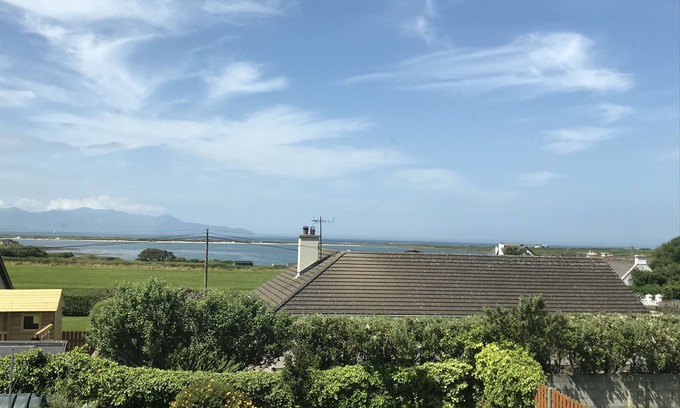 Fenit House | Large 3 bedroom house with deck