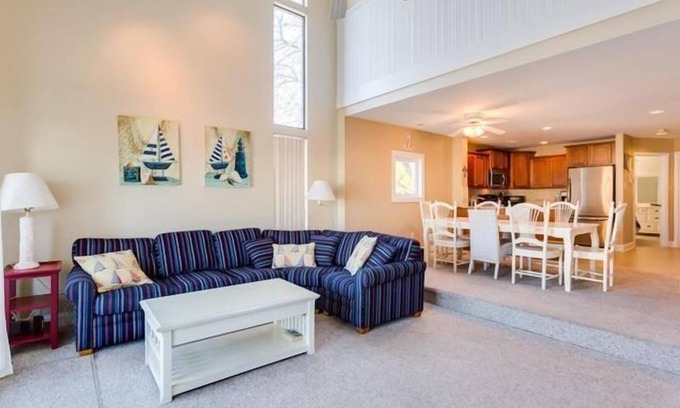 Gold Coast House | Large 3 Floor Townhouse - 4 Bedrooms, Family Room, Lower Level Den Plus 6 TVs.