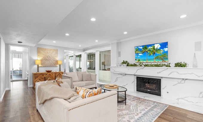 Los Cerritos House | Large 3BD : Master Suite : Pool