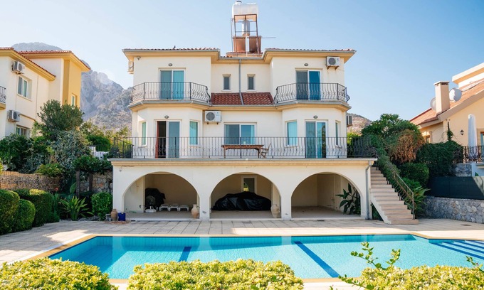 Karsiyaka Villa | Large 4 Bedroom Villa With sea Views
