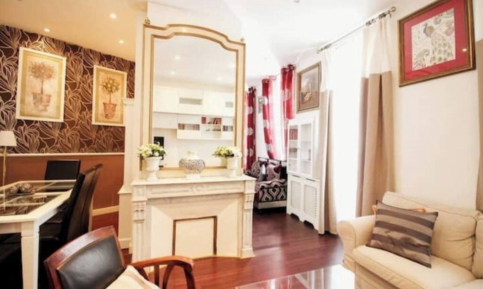 Noailles Apartment | Large 4-room apartment
