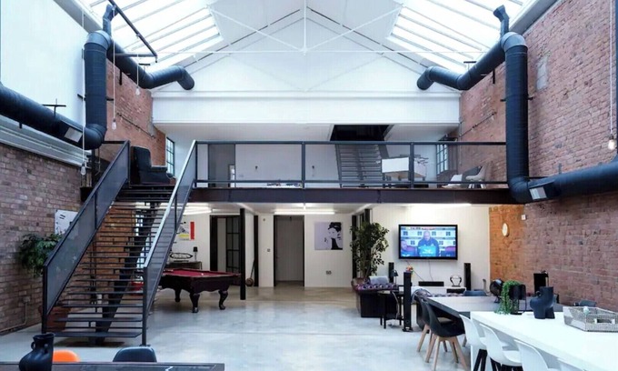 Leamington Spa Condo | Large 4000 sq ft Loft Style 4 Bedroom Apartment