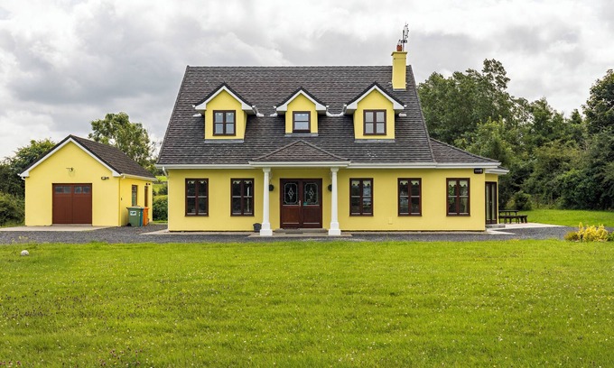 Westport House | Large 5-Bed Country House, Aughagower, Westport,