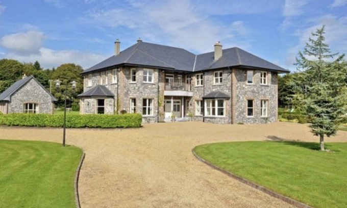Clarinbridge Other | Large 5-bed Home with Tennis Court & Bar