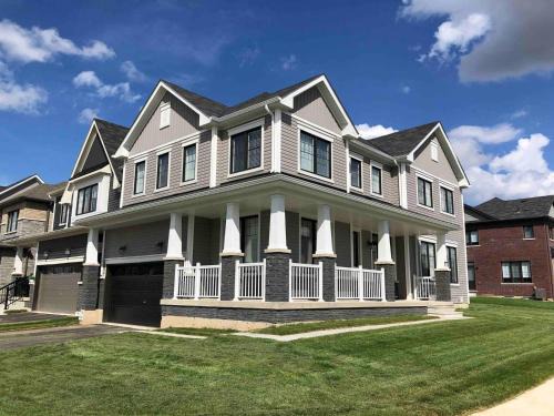 Thorold House | Large 5 Bedroom Newly Built Home Sleeps 12 Persons