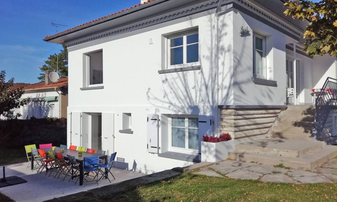Ronce-les-Bains Villa | Large 5-bedroom villa, in the heart of town, close to the sea and shops, walking distance to the beach