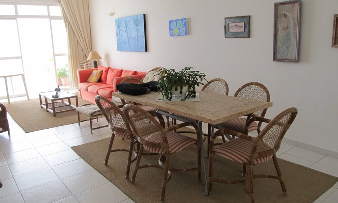 Pitangueiras Apartment | Large and bright apartment. Accommodates families. In front of the beach