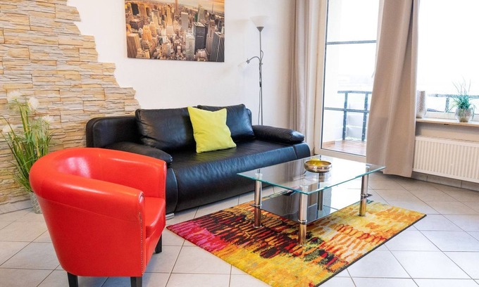 Sandershausen Apartment | Large apartment (75m²), up to 6 people, quiet, close to the city center, south-facing balcony, parking spaces