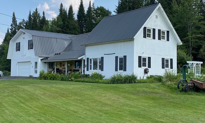 Clarksville Apartment | Large Apartment near Pittsburg shops and restaurants - winter trail access