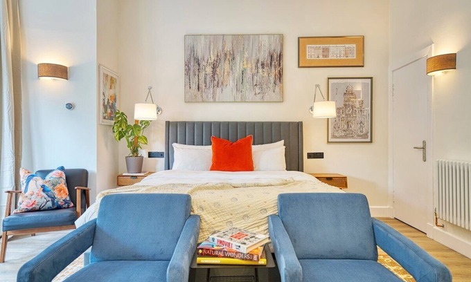 East End Apartment | large bed-sit central apartment