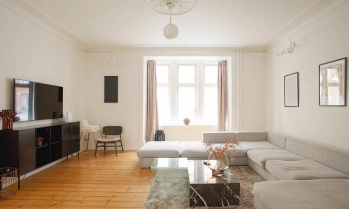 Osterbro Apartment | Large & Bright 3BR Apartment w Whirlpool Near Metro