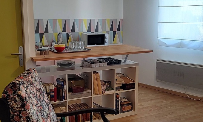 Nansouty-Saint-Genes Apartment | Large bright apartment - ideally located Bordeaux near train station
