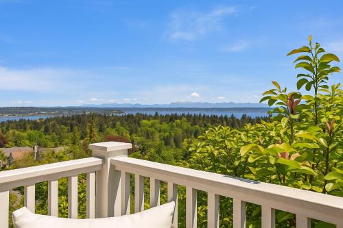 Stevens Hotel | Large Capitol Hill Home Family Retreat