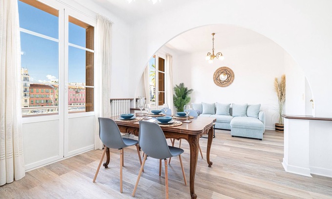Riquier Apartment | Large Central 2 Bdr & Garage