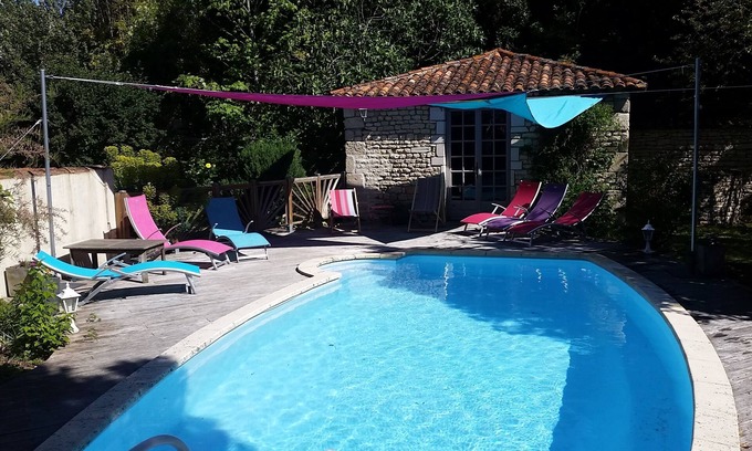 Thaire House | Large Charentaise house 300 M² with swimming pool, 4 bedrooms, garden, summer kitchen